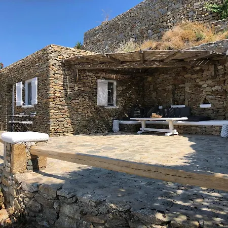 بيت للعطل Wood And Stone